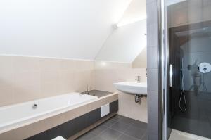 a bathroom with a bath tub and a sink at B&B Wieniawa in Leszno +46 photos