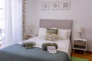 a bedroom with a large bed with towels on it at Casa Espadinha in Salema