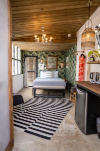 a bedroom with a bed in the middle of a room at Casa Botanica in San Juan