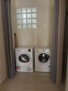 a laundry room with a washer and a washing machine at La casetta in Teulada