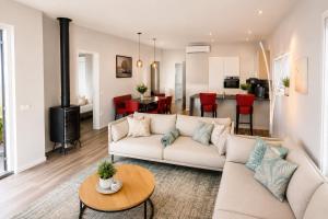 a living room with a white couch and a table at Floatinghouse Boddenperle in Ribnitz-Damgarten