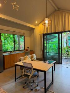 a living room with a table and a couch at Tropical Crystal Villa in Salad Beach