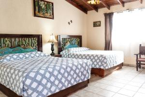 a bedroom with two beds and a window at Malarrimo Restaurant Hotel & RV Parking in Guerrero Negro