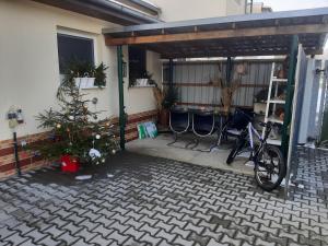 a bike parked in a garage with a christmas tree at Ferienwohnung Lilie in Pegau