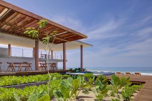 a beach house with a view of the ocean at NANANA Hotel de Mar - Solo Adultos in Puerto Escondido