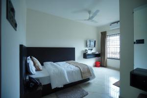 a bedroom with a bed with white sheets and a window at Hotel Delw in Bacha +70 photos