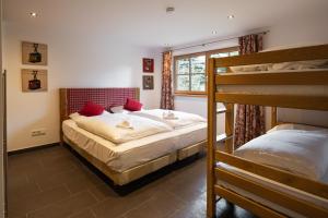 a bedroom with two bunk beds and a window at Alpen Chalet Forest in Mauterndorf