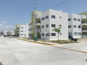 an empty street in front of an apartment building at Rinconcito Caribeno Apartment in San Pedro de Macorís