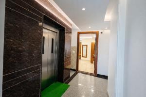 a hallway with a door with a green floor at Sitara Premium Dhakad Gold, Near Lakshman Jhula, Tapovan in Rishīkesh +28 photos