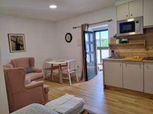 a kitchen and a living room with a table at Alojamiento cruceiro Arans in La Cañiza +2 photos
