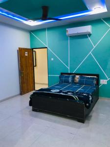 a bed in a room with a blue ceiling at Balaji Lodge in Laling