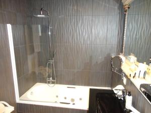 Un baño de Art Of Dreams Deluxe 4 stars