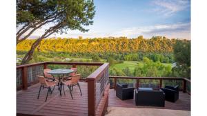 a deck with a table and chairs and a view at Casa Angel in Valdez