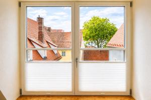 an open door with two windows in a room at SCHEE Panorama Apartment - ideal für Gruppen und Familien in Nördlingen +28 photos