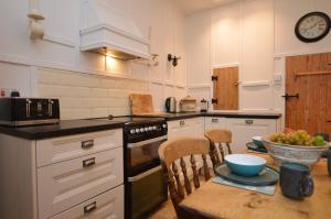 a kitchen with a table with a bowl of fruit on it at Darroch Beag in Saint Catherines +24 photos