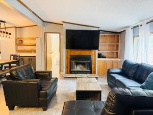 a living room with leather furniture and a fireplace at Put-in-Bay Island Club #71 in Put-in-Bay