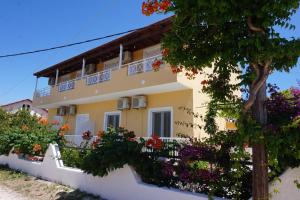 a house with flowers in front of it at Kapitan in Arillas