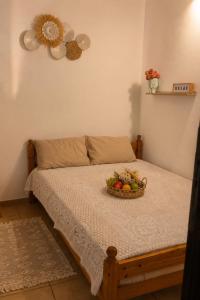 a bed with a basket of fruit on it at Traditional House in Laerma in Láerma