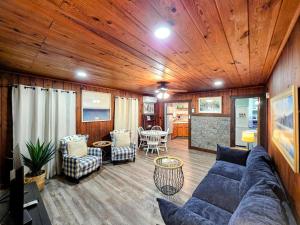a living room with a blue couch and chairs at Edgewater Resort Cottage #1 in Hot Springs