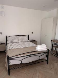 a bed in a room with a white wall at Central House in Cahul