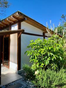 a small house with a wooden roof at Quirama Lodge Oriente Antioqueño in Carmen de Viboral