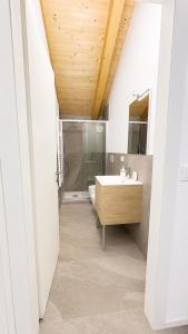 a bathroom with a sink and a bath tub at Venice Easy Stay Meolo in Meolo +96 photos