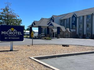 a hotel sign in front of a building at Microtel Inn & Suites by Wyndham Klamath Falls in Klamath Falls
