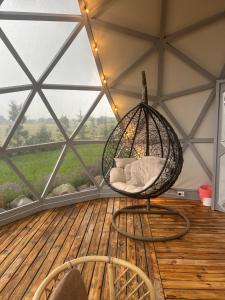 a room with a hammock in a tent at Poilsio oazė Stebuliuose in Stebuliai