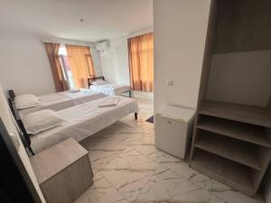 a bedroom with two beds in a room with a window at Chocolate in Ureki +5 photos