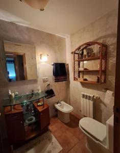 a bathroom with a sink and a toilet at Oasis Segovia in San Cristóbal de Segovia +27 photos