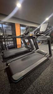 a gym with three treadmills in front of a building at Estúdio Ibiza em Jatiúca in Maceió