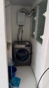 a small kitchen with a washing machine in a room at Palmera africana 1 in Los Paredones