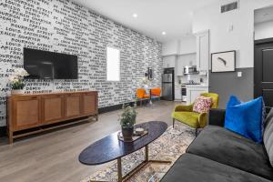 a living room with a couch and a tv at King Bed Prime Location Downtown Hotel Suite in New Orleans +22 photos