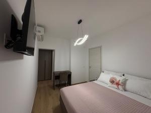a bedroom with a large bed with a pink blanket at Colombo Boutique Rooms in Tortoreto Lido