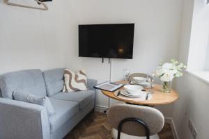 a living room with a couch and a table at The High Town Suite in Luton