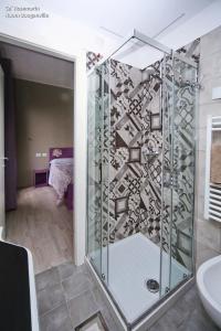 a glass shower in a room with a bathroom at Ca' RoseMarin in Cogorno +44 photos