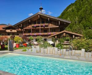 a house with a swimming pool in front of a house at Ferienwohnungen Anni im Paradies in Kiefersfelden
