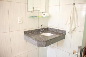 a bathroom with a sink and a towel at Pousada Refúgio Serrano in Serra Negra +130 photos