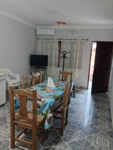 a dining room with a table and chairs at Alojamientos Rinconcito don Antonio casa in Tinogasta