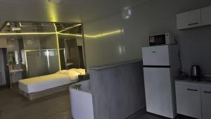 a kitchen with a bed and a refrigerator in a room at Apartamento 201 in Colonia Valdense