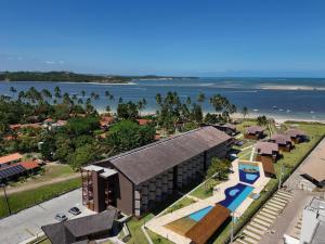 an aerial view of a resort with a pool at Studio Beira-Mar na Praia dos Carneiros in Tamandaré
