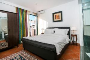 Säng eller sängar i ett rum på Danezis City Stars Boutique Aparthotel