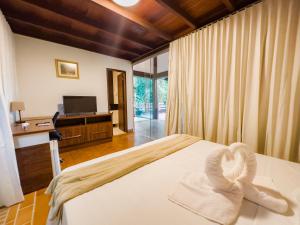 a bedroom with a bed with a towel on it at Pousada Vila de Charme in Lençóis