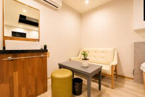 a small room with a table and a chair at 경산 에비앙 호텔 in Uksu