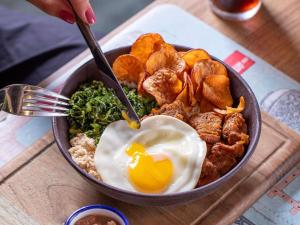 a bowl of food with a fried egg on top at Mercure São Paulo Berrini in São Paulo +182 photos