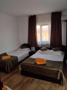 a room with three beds and a window at camere de închiriat Duly Costinești in Costinesti +68 photos