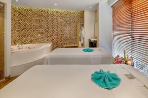 a bedroom with two beds and a bath tub at SOL by Meliá Phu Quoc in Phú Quốc +66 photos