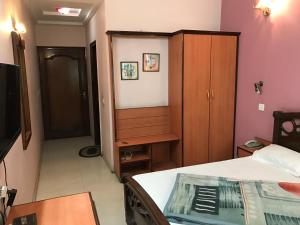 TV a/nebo společenská místnost v ubytování Hotel D R International