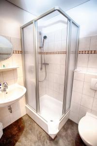 
Ein Badezimmer in der Unterkunft Gasthof & Pension Hirschen-Stetten
