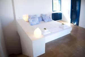 Postel nebo postele na pokoji v ubytování Hidesign Athens Villa In Sounio